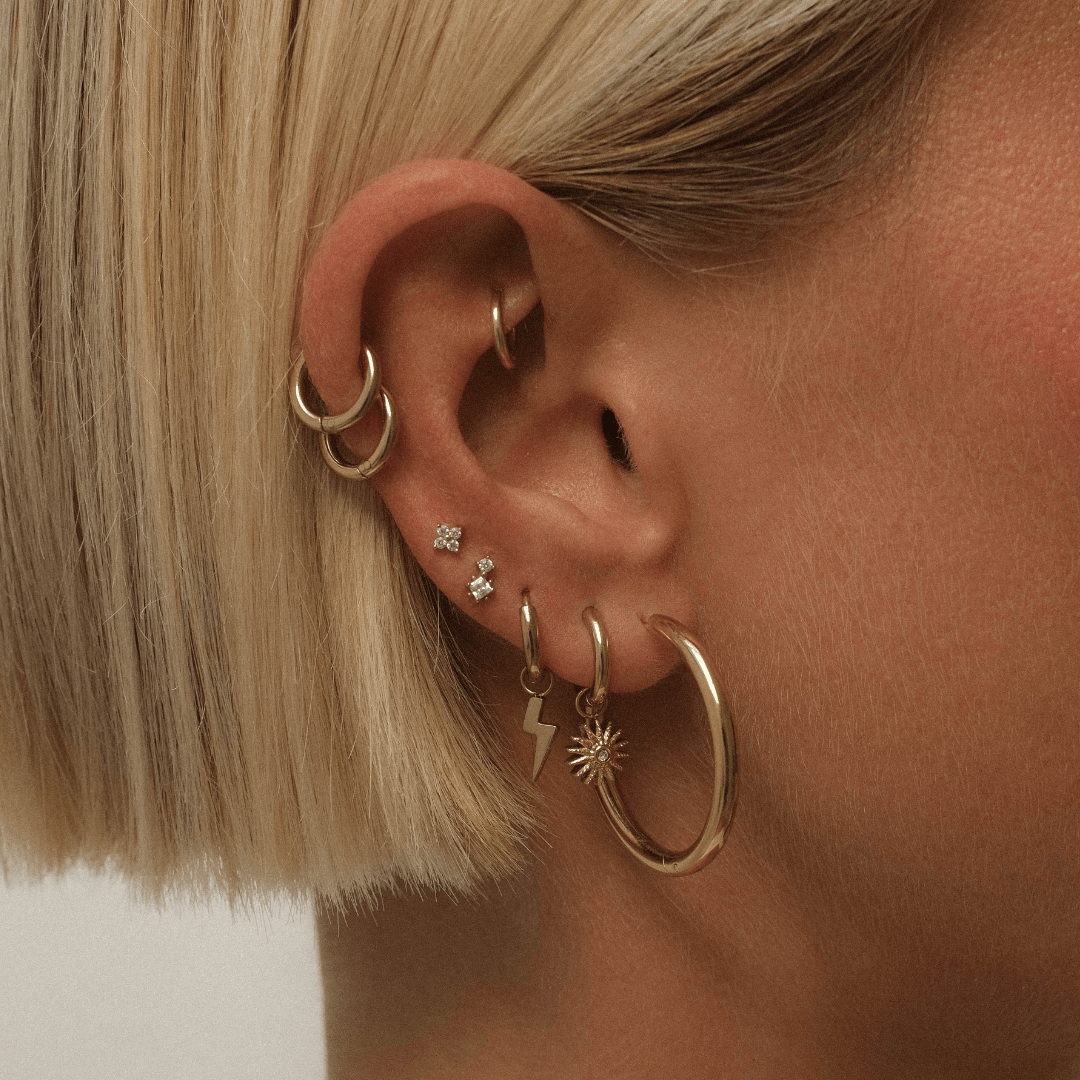 The Clover Flat Back StudBy Rae