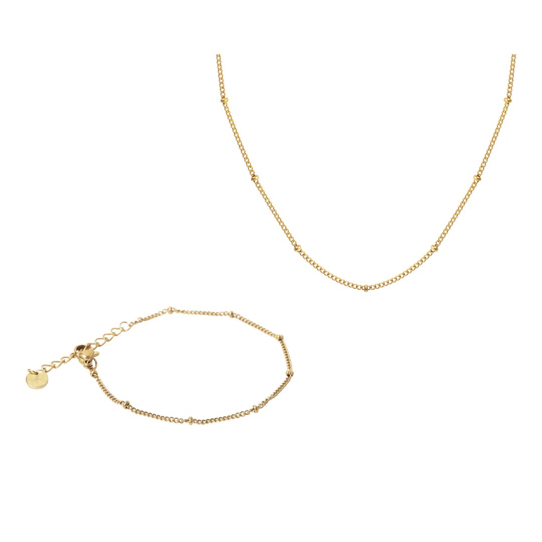 Simple waterproof gold chains with a sleek design